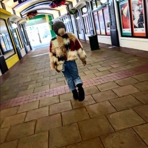 Meet your Posher, Taila